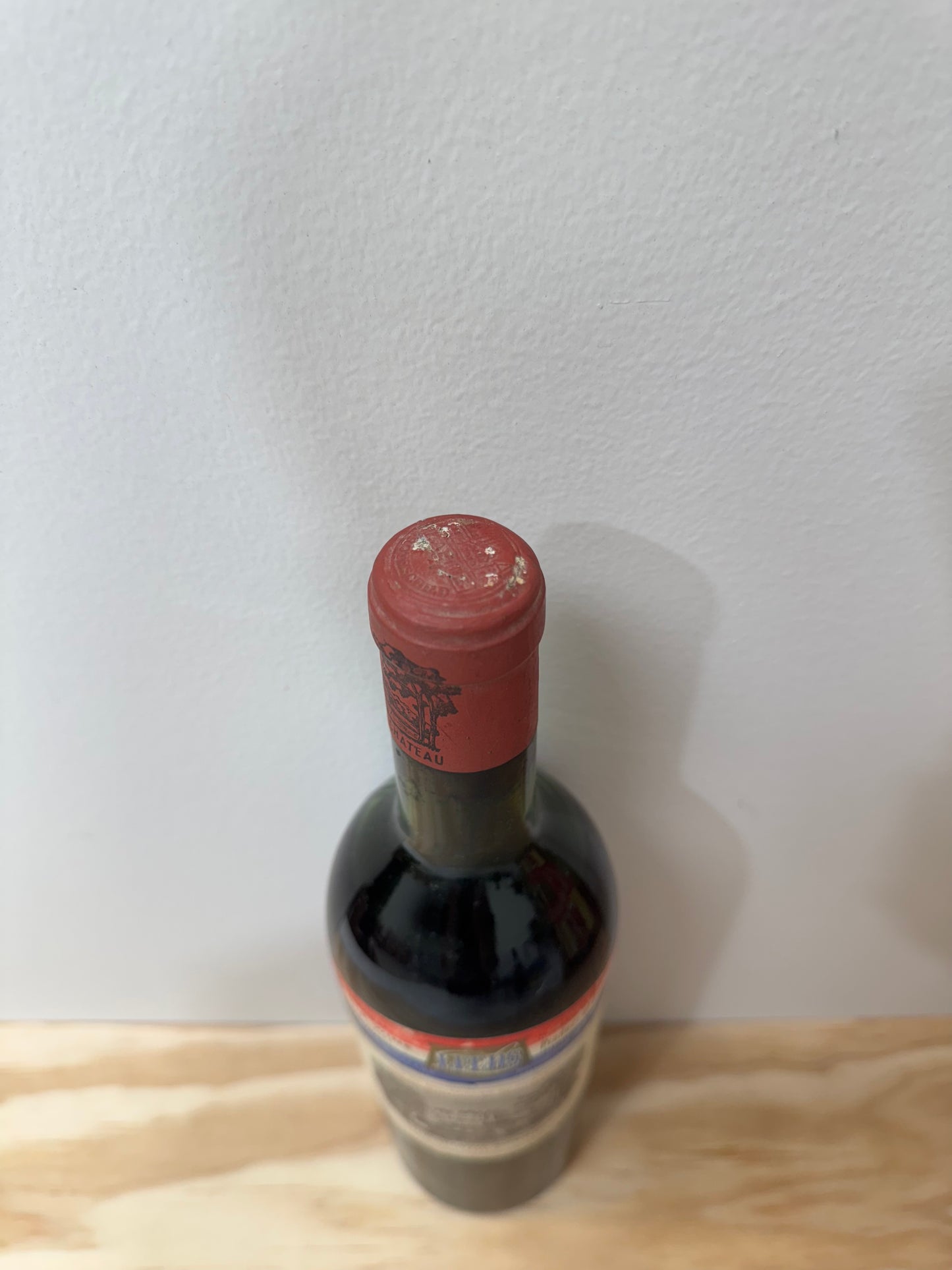 Chateau Lafite 1962 750ml（just below top shoulder）